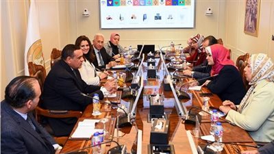 الهجرة والتنمية المحلية يناقشان آليات حصول المصريين بالخارج على المنتجات اليدوية