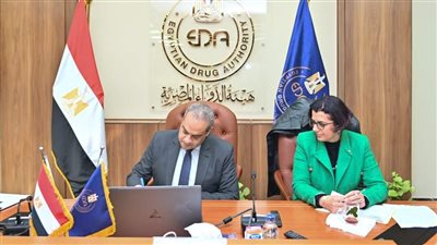 رئيس هيئة الدواء المصرية يوقع مذكرة تفاهم مع الوكالة الوطنية لإدارة الغذاء بنيجيريا 