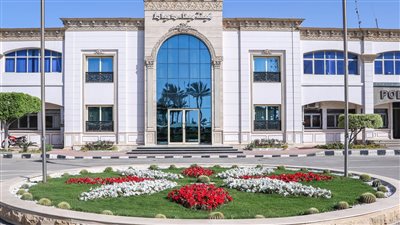 ميناء دمياط البحري: تداول 28 سفينة حاويات وبضائع عامة