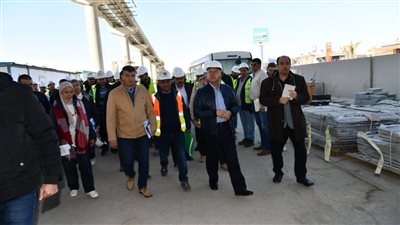 للمرة الثانية.. وزير النقل يتابع التقدم في معدلات تنفيذ  مشروع مونوريل شرق النيل