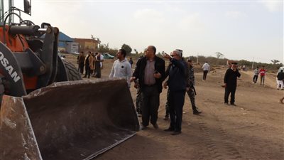 محافظ القليوبية يشن حملة مكبرة لإزالة التعديات على الأرض الزراعية بسرياقوس 