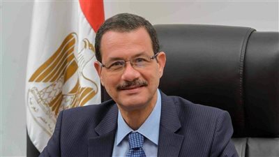 وزير التنمية الإدارية الأسبق: توليد قطاع الصناعة لنحو 10 % فقط من الوظائف أمر خطير