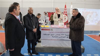 التونسيون يدلون بأصواتهم في أول انتخابات محلية بعد 25 يوليو