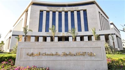 وزير الإسكان يصدر قرارات لإزالة تعديات ومخالفات بناء بـ3 مدن جديدة
