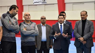 وزير الرياضة يزور معسكر المنتخب الوطني لكرة اليد استعدادا للبطولة الأفريقية