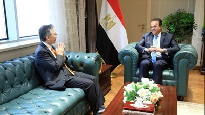 وزير الصحة يبحث مع السفير الياباني ووفد 