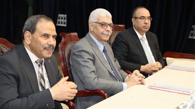 رئيس جامعة المنوفية يكرم ٣٠٣ من أعضاء الجهاز الإدارى ضمن فعاليات اليوم الثانى للإحتفال