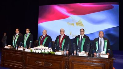 وزير التعليم العالي يشهد احتفالية عيد العلم (18) بجامعة القاهرة