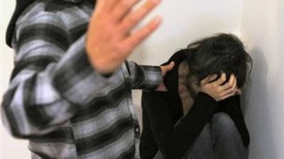 «لبسها مش مناسب.. أعمل إيه؟».. نيفين مختار توضح توجيه الإسلام للشاب في الشارع