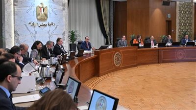 رئيس الوزراء يتابع مؤشرات أداء الاقتصاد المصري خلال اجتماع المجموعة الاقتصادية