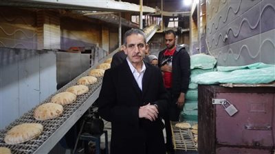 محافظ الغربية يفاجئ مخابز طنطا للوقوف على جودة رغيف الخبز