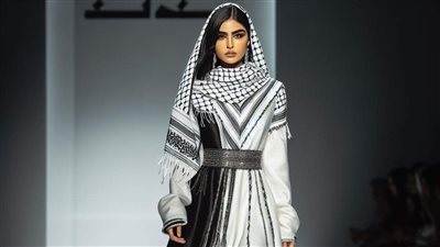  بالصور..مصمم الأزياء محمد نور يدعم غزة وفلسطين بعرض أزياء
