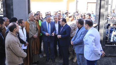 محافظ سوهاج يتفقد مشروعات 