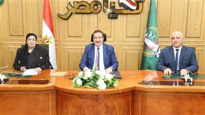 محافظ المنوفية يلتقي وفد الهيئة العامة للاعتماد والرقابة الصحية لتعزيز الشراكة