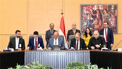 وزير الإسكان يشهد توقيع عدد من البروتوكولات بين الشركات الوطنية والعالمية