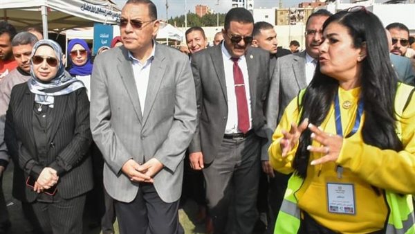 محافظ الشرقية خلال