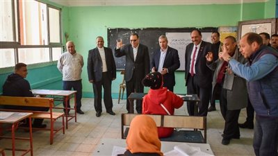محافظ الشرقية يتفقد لجان امتحانات الفصل الدراسي الأول للشهادة الإعدادية