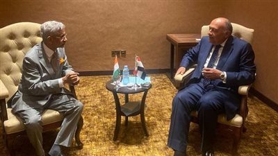 وزير الخارجية يلتقي بوزير خارجية الهند ويؤكد على أهمية العلاقات بين الدولتين