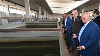 وزير الإسكان يتفقد محطة تنقية مياه الشرب بالأميرية بطاقة تصميمية 600 ألف م3 يومياً والمأخذ المُغذى لها