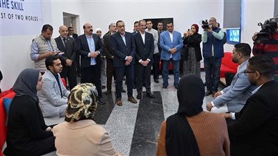 رئيس الوزراء يستمع لقصص نجاح مجموعة من شباب رواد الأعمال والمهنيين بأسوان 
