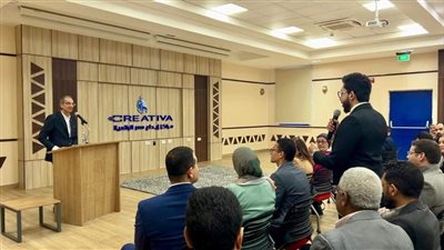 وزير الاتصالات يلتقى بشباب مركز إبداع مصر الرقمية بأسوان 