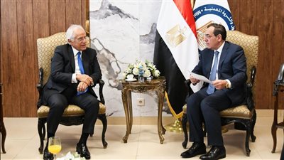 وزير البترول يستقبل رئيس مجموعة كوبيلوزوس اليونانية لبحث التعاون بين الجانبين