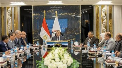  وزير الدولة للإنتاج الحربى يتابع موقف موازنة شركات ووحدات الوزارة للعام المالى 