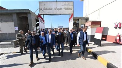 وزير الإسكان يتفقد محطة تنقية مياه الشرب بمسطرد بطاقة تصميمية 950 ألف م3 يومياً