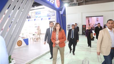 وزيرة الثقافة تتفقد التجهيزات النهائية لمعرض الكتاب قُبيل افتتاحه  الرسمي.. غدًا