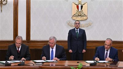 رئيس الوزراء يشهد توقيع بروتوكول تعاون للإستثمار المشترك لمنطقة الشاليهات بقرية 