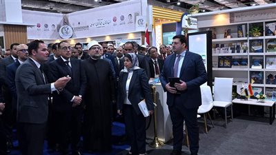 رئيس الوزراء يتفقد جناح 