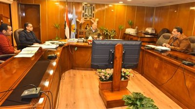 محافظ أسيوط يتابع أنشطة وفعاليات مديرية الطب البيطري بالقرى والمراكز