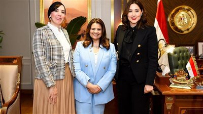 وزيرة الهجرة تبحث مع آرت توداي المشاركة في تمكين المرأة بالفن