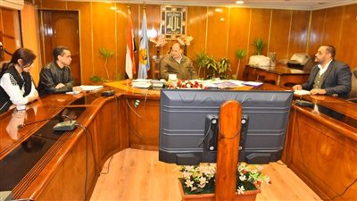 محافظ أسيوط يناقش توفيق أوضاع الكنائس والمباني الخدمية التابعة لها بجميع مراكز المحافظة