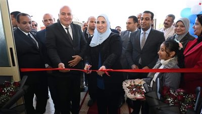 وزيرة التضامن ومحافظ قنا يفتتحان مجمع خدمات الأسرة والطفولة بقنا الجديدة