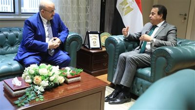 وزير الصحة يهنئ الدكتور نعمة عابد بتكليفه ممثلا لمنظمة الصحة العالمية الجديد في مصر