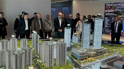 وزير الإسكان يتفقد منطقة الأعمال المركزية بمدينة 