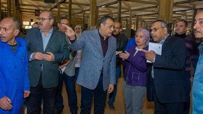وزير للإنتاج الحربي يتفقد شركة شبرا للصناعات الهندسية