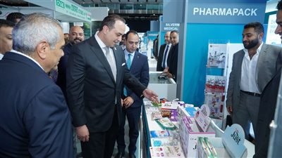 رئيس الهيئة الصحية يتفقد الجناح المصري بمعرض الصحة العربي في دبي 