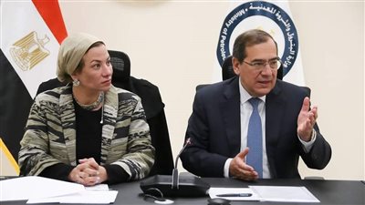 وزير البترول يعقد مع وزيرة البيئة لبحث مشروعات التقاط الكربون واستخدامه وتخزينه