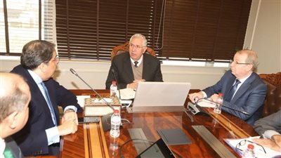 وزير الزراعة يتابع اجراءات التحول الرقمي والتوسع في تقديم الخدمات الالكترونية للمزارعين  