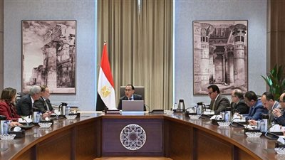 رئيس الوزراء يتابع موقف تدبير احتياجات القطاع الصحي