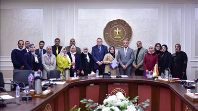 وزير العمل ومدير 