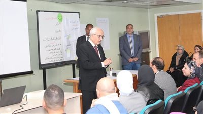  وزير التعليم يتفقد برنامج تدريب 