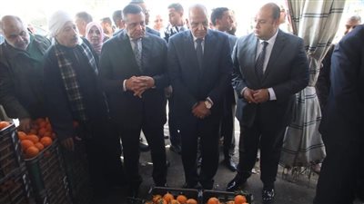 وزير التنمية المحلية ومحافظ الجيزة يتفقدان سوق الجملة بالسادس من أكتوبر