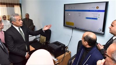 وزير العمل يشهد إطلاق البث الأولي 