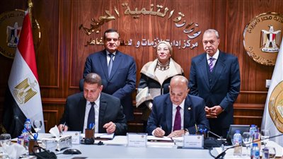 وزيرا التنمية المحلية والبيئة ومحافظ القليوبية يشهدون مراسم توقيع عقد جمع ونقل المخلفات البلدية الصلبة  بتكلفة 116 مليون جنيه