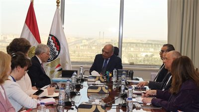وزيرا قطاع الأعمال والنقل يبحثان مع وفد المفوضية الأوروبية سبل التعاون المشترك