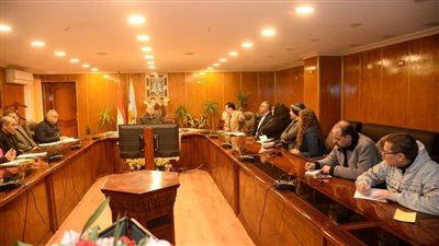 محافظ أسيوط يلتقي وفداً من المستثمرين الايطاليين لبحث الفرص الاستثمارية بالمحافظة