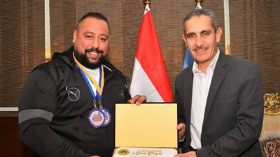 محافظ الغربية يهنئ البطل حامد خلاف لحصوله على ذهبية العالم في القوة البدنية